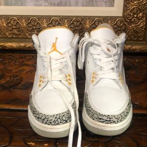 Air Jordan 3 Retro Gold and White sz. 8.5. Great Condition!